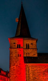 Turm Apostelkirche rot