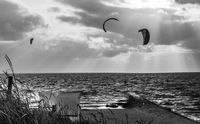 Kiter am Strand sw